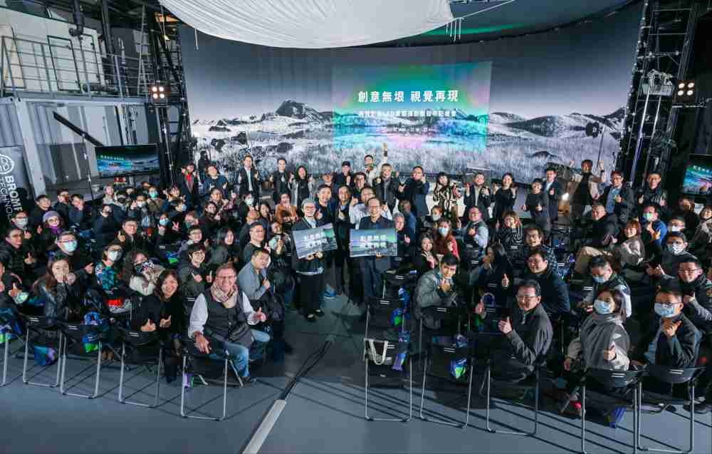 再现影像LED虚拟制作摄影棚整合拍摄场景、、内容制作、、、、技术指导到设备租借一站式服务，，可望提升LED虚拟制作的影视效能，，，进而产出更多高质量细致作品