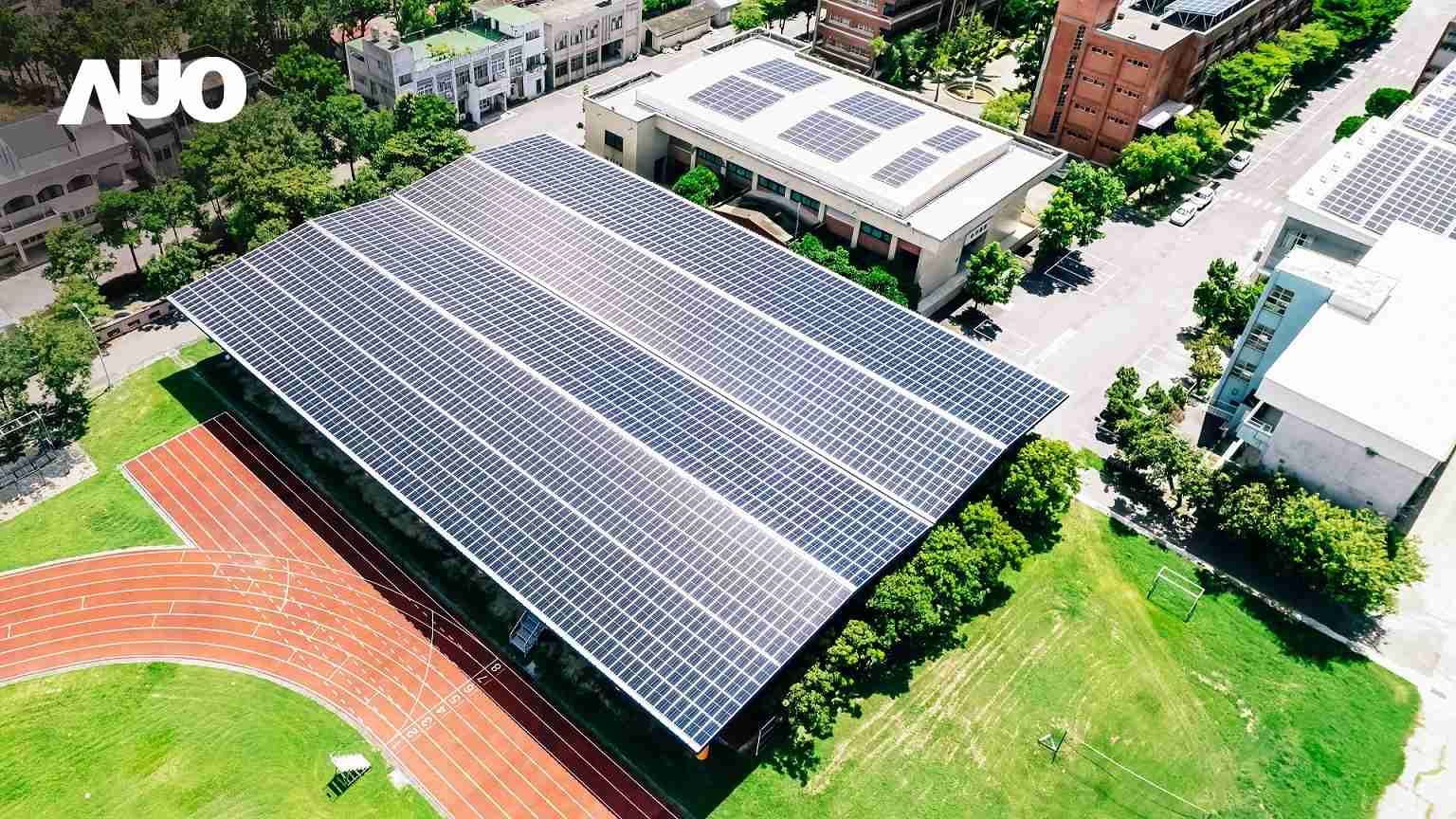 菠菜论坛SunSteel光电整合型浪板具备快速安装、、、轻量化优势，，可提升15%发电效能，，，，通过国际IEC与台湾VPC认证安全、、、、防漏、、、耐候标准