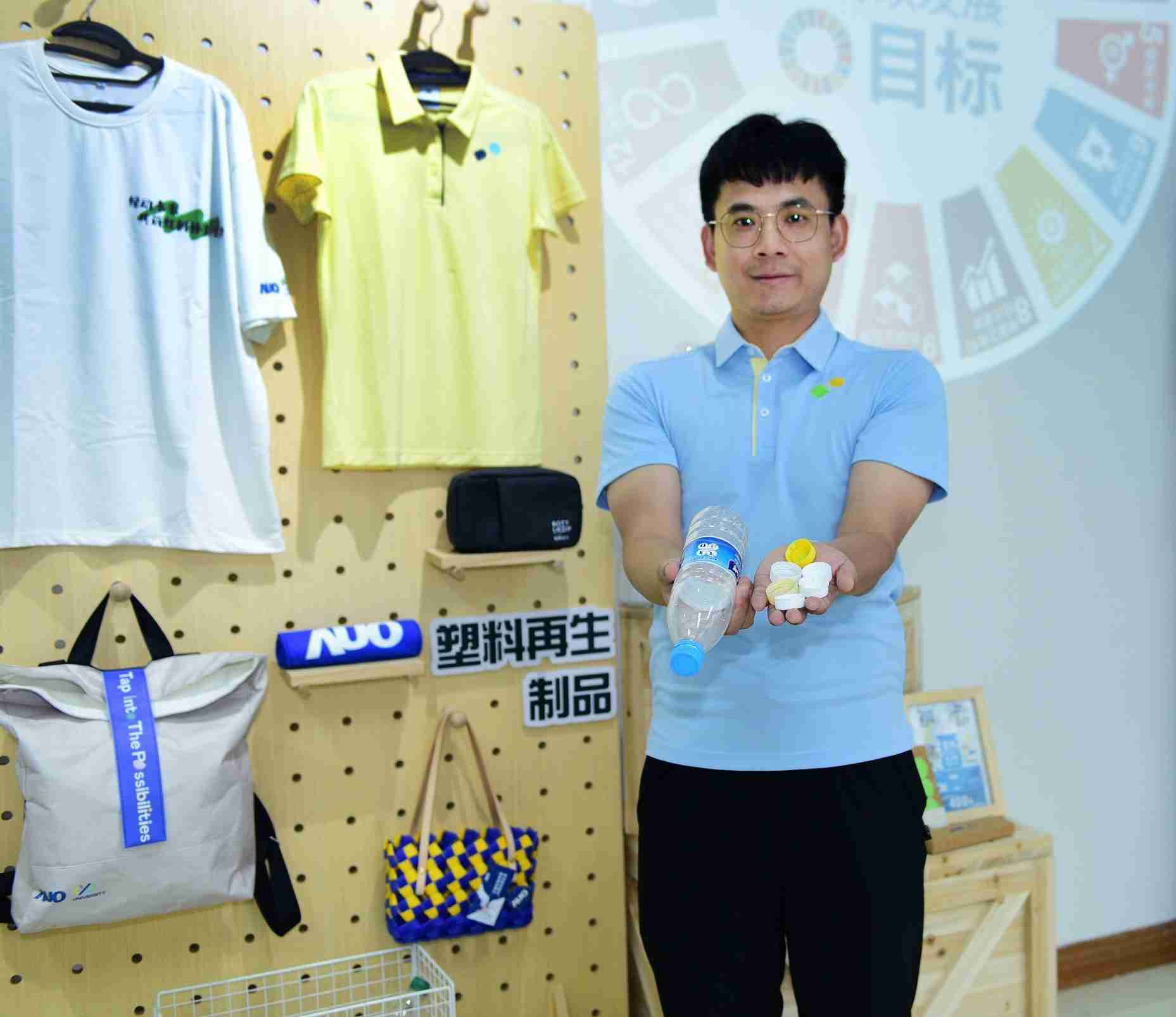 「2024智慧菠菜论坛展」永续发展馆中，，展示菠菜论坛厦门驱动永续发展之成果，，包含将厂内废弃物再制为实用物品，，，，将永续发展理念深植于员工生活日常实践