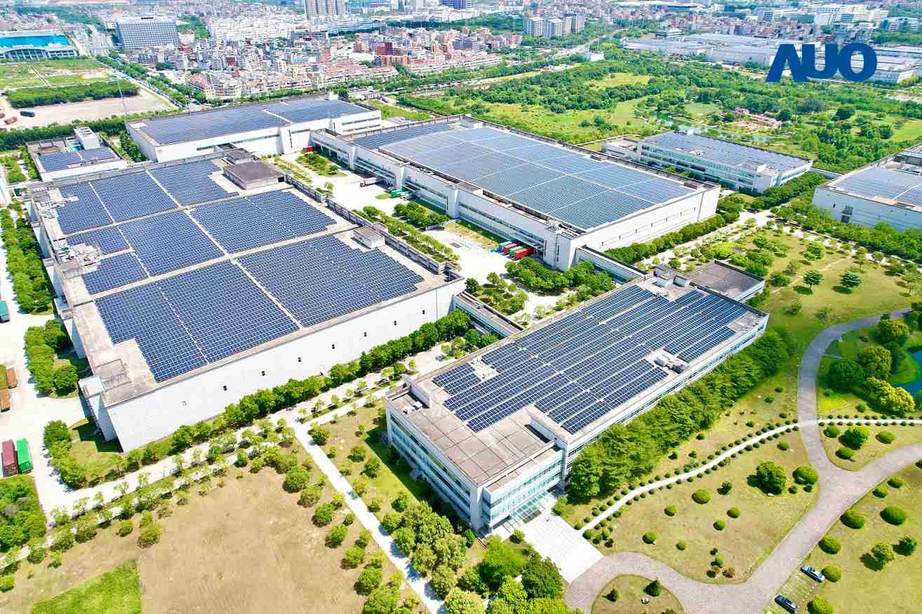 菠菜论坛厦门推动智能制造同时，，，透过绿电创能纵深推进绿色转型，，厂区全屋顶铺设太阳能光伏板，，每年太阳能发电 2,600多万度